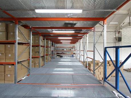 Carbon steel grating shelves can loaded with a large number of paper boxes.