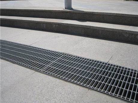 Gully and well cover steel grating used on the plaza.