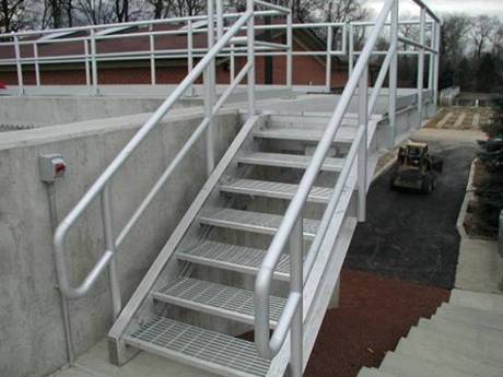 The height adjustable stair connects with a platform in outdoor.