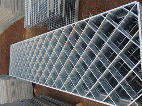 This is a shade steel grating that the carrying flat steel open 45 degrees.