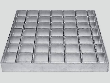  A galvanized welded steel grating is in the picture.