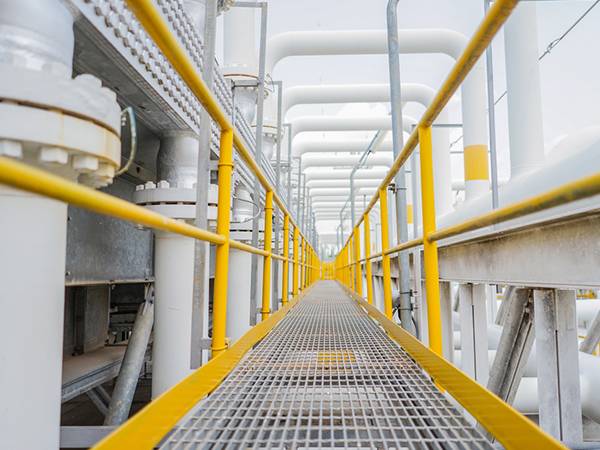 The aluminum grating is installed as the oil refinery walkway.