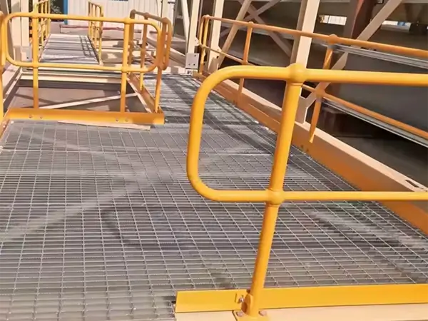 Grating ball joint stanchions installed outdoors