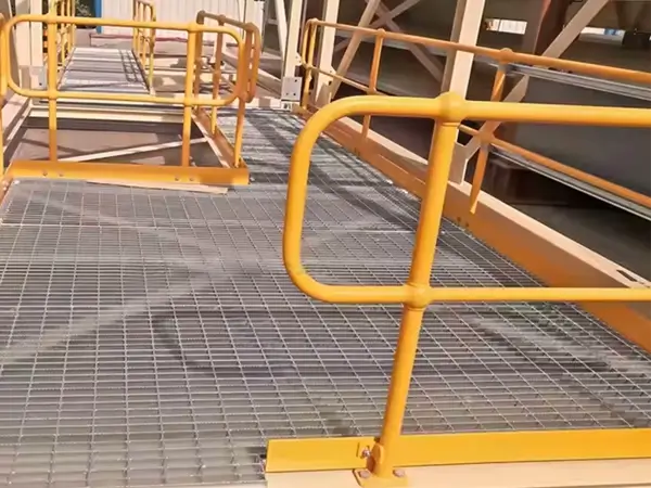 Grating ball joint stanchions installed outdoors