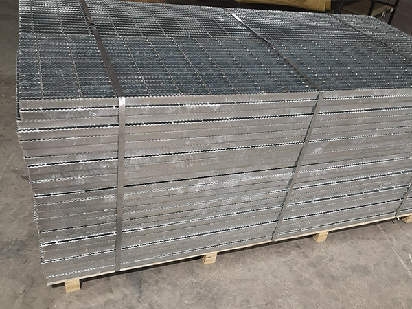 HDG steel grating being packaged in the factory