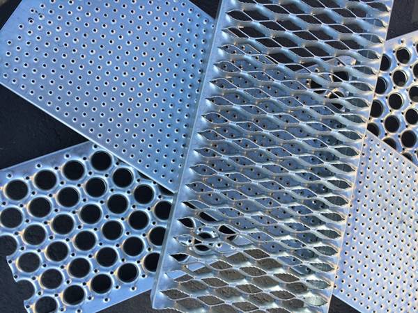 Different types of safety gratings are placed on the ground.