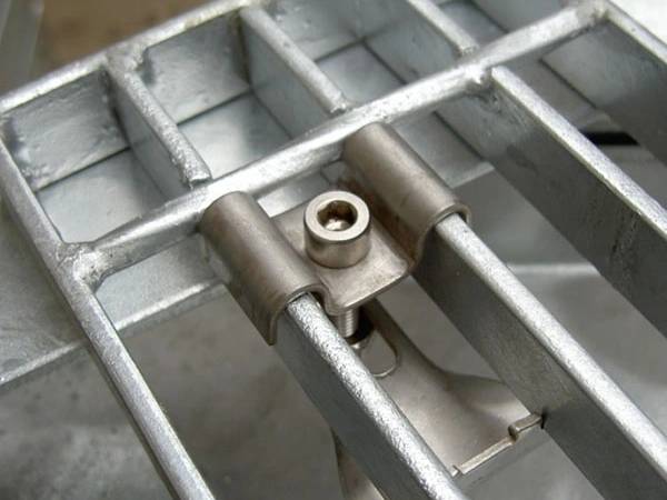 A grate quick clip is firmly fixed on the steel grating.